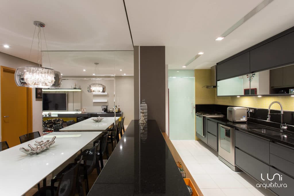 Cozinha-integrada-apartamento-cinza-Luni-Arquitetura-07